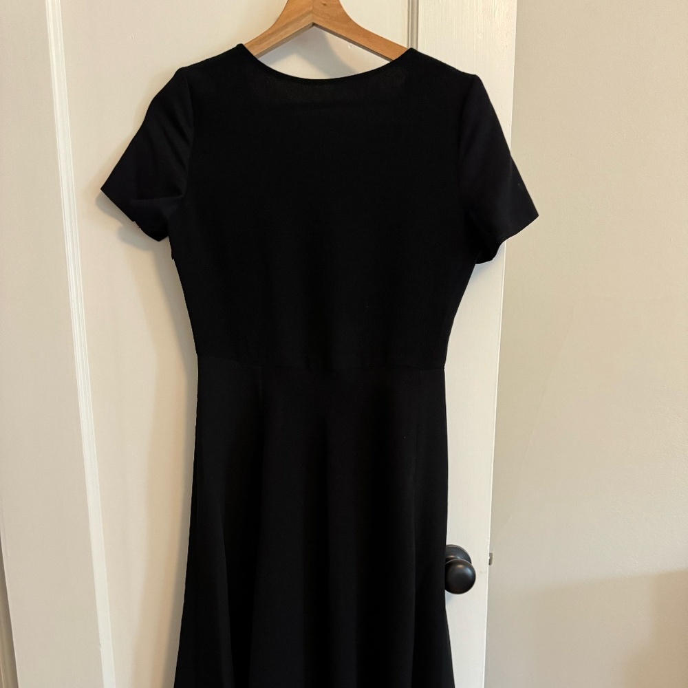 Long black dress, with short sleeves